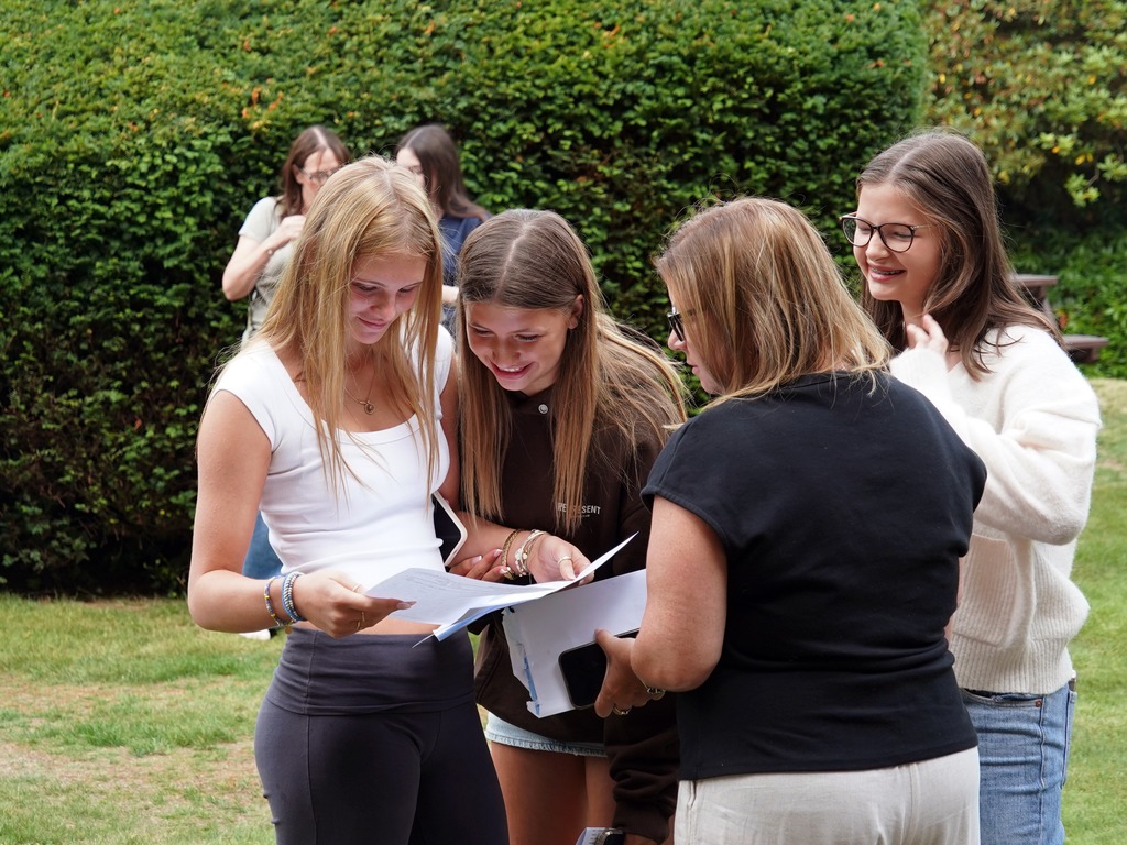 Smiles All Round as Farnborough Hill Pupils Celebrate GCSE Results