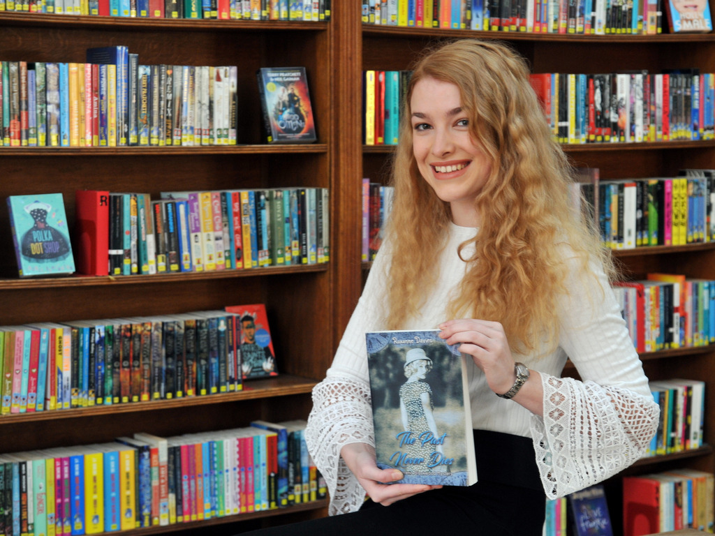 Roxanne Davies - crime writer publishes her first novel