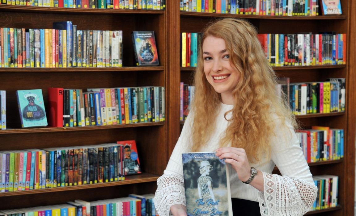 Roxanne Davies - crime writer publishes her first novel